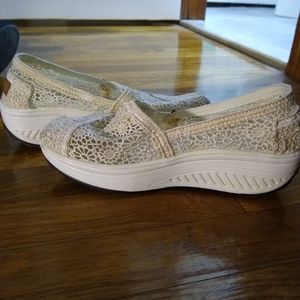 Lace like slip on shoes